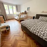 Visek Apartment *